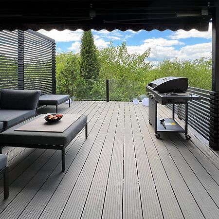 Pergola House In A Green Oasis With Fantastic View Appartement Petrovaradin Buitenkant foto