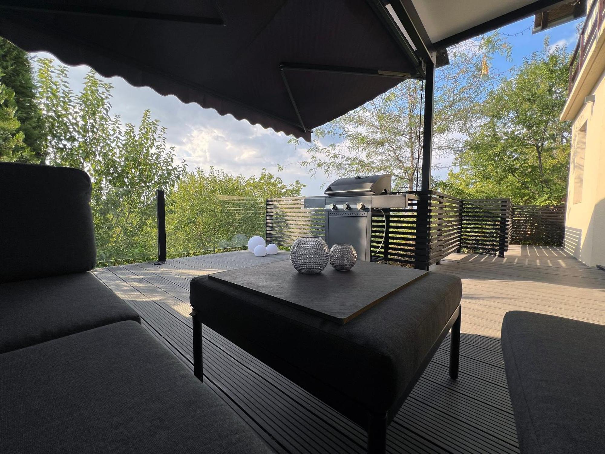 Pergola House In A Green Oasis With Fantastic View Appartement Petrovaradin Buitenkant foto